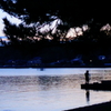 夕暮れ時の湖