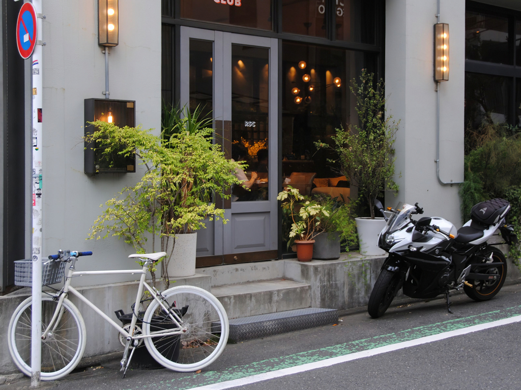都会のカフェ