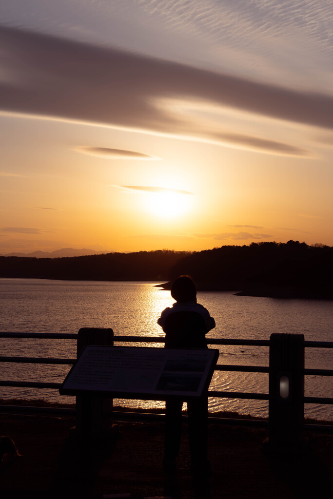 湖と夕日1