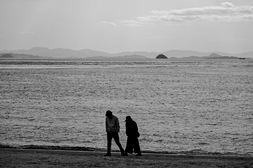 海辺に残る足跡