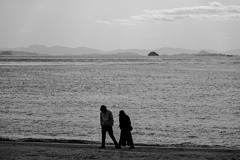 海辺に残る足跡