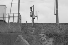 線路の向こう側は…