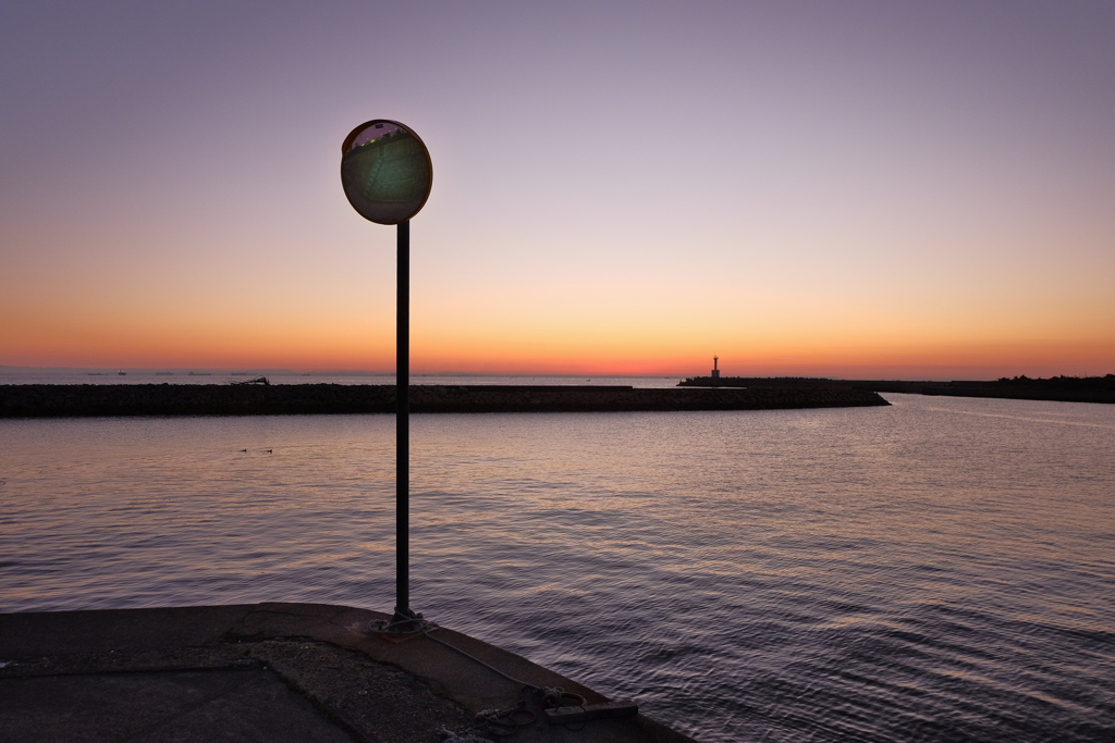 この先カーブ、転落注意！