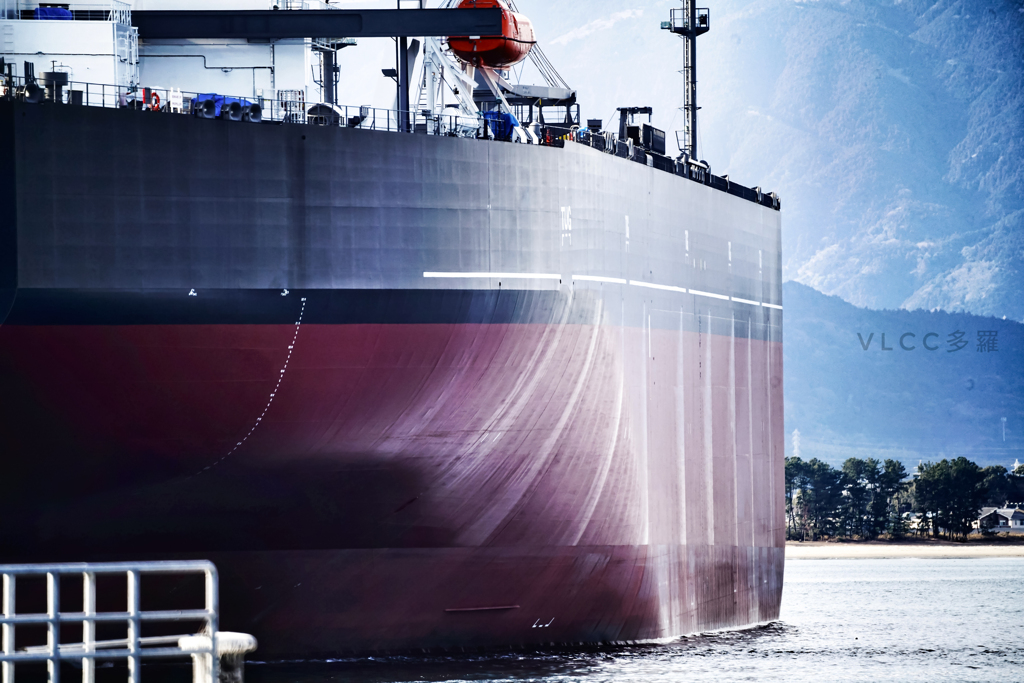 静かなる巨影…