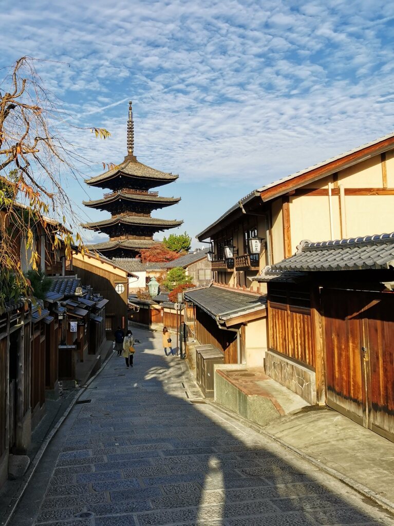 晩秋古都の朝