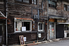 レトロ路地裏カフェの午後