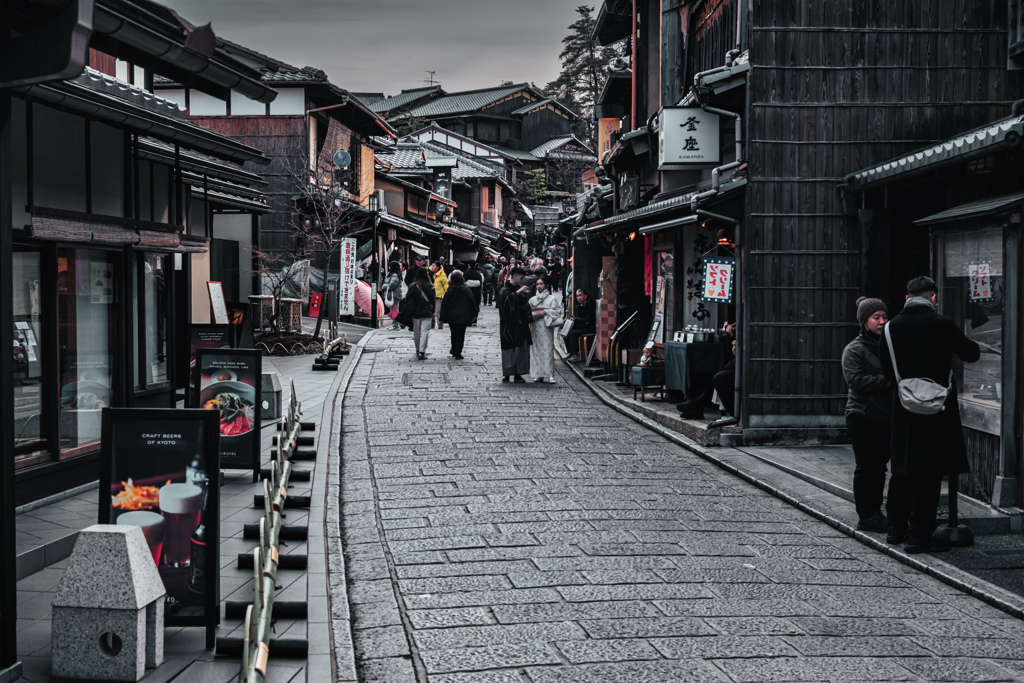 足元に 昔日の京都がそっと顔を出す
