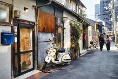 レトロと現代が融合した街並み