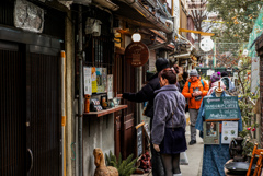 賑わう路地裏カフェストリート