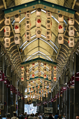 祇園祭を控えて賑わう
