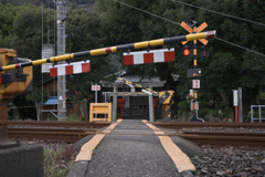 踏切の向こう側