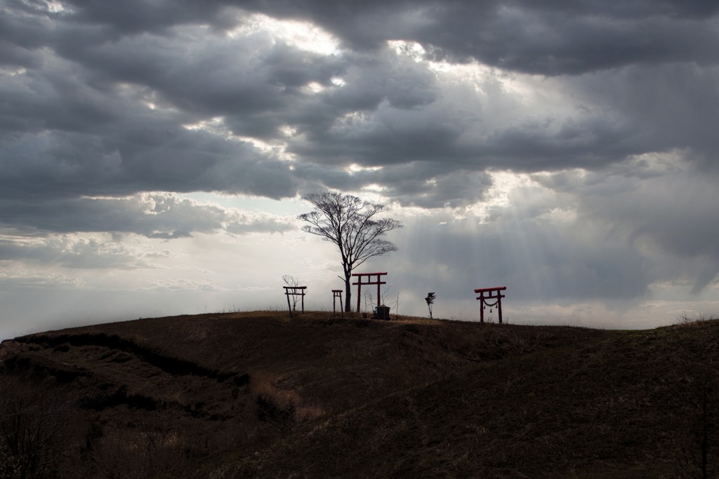 Desierto, Puerta Torii y Nubes