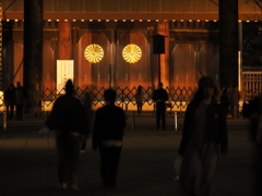 夜の靖国神社にて
