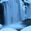 凍る滝