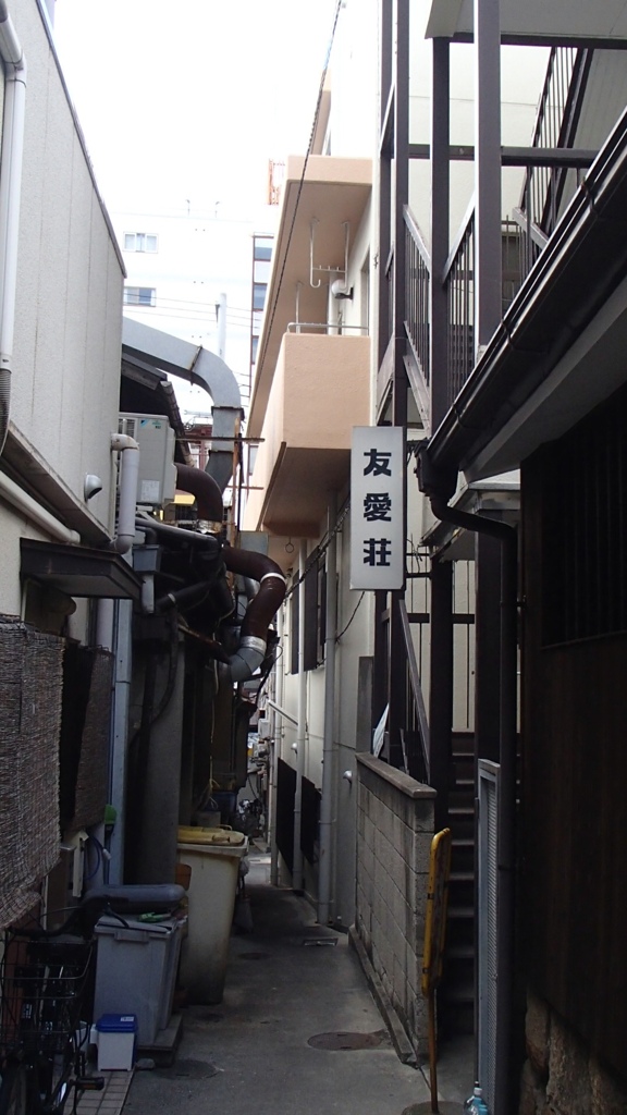 路地裏