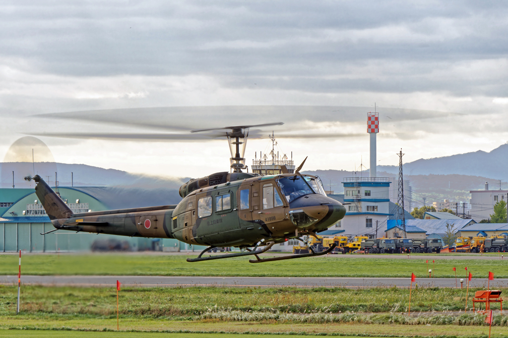 JGSDF/UH-1J浮上せり