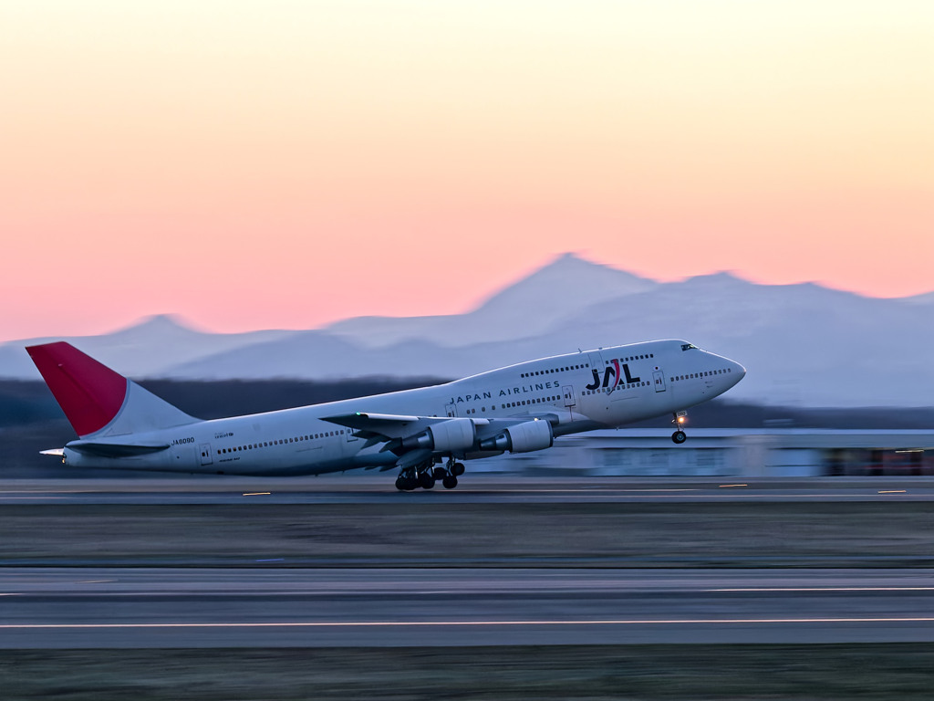JAL/B4夕暮れの旅立ち