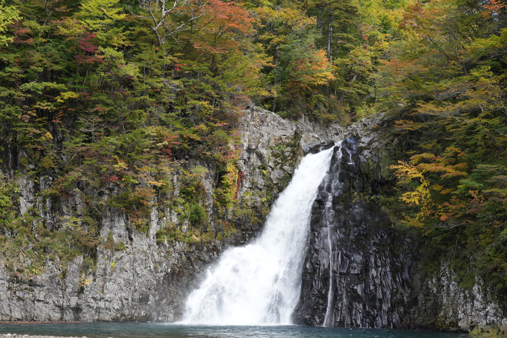 法体の滝　落口の近くより