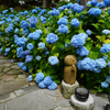 紫陽花の小径と微笑み地蔵
