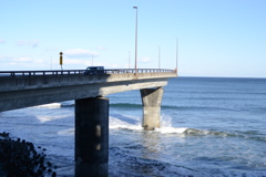 青を通る橋
