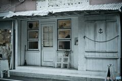 扉の向こうの、かすかな気配