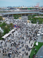 途切れない人波