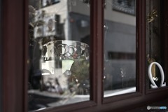 息をひそめて