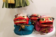 小さな獅子舞の人形