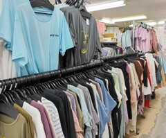 量販店の衣類売り場