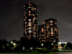 夜のタワーマンション②