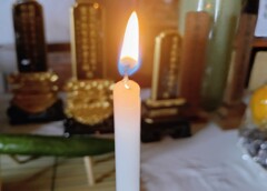お盆の祭壇に灯した蝋燭