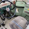 レトロなバスの運転席