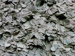 葉っぱの形のレリーフ