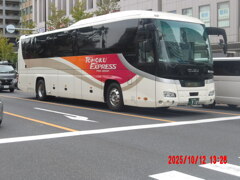 (0013)2025-1012-1328足立230あ・910(東北急行バス)撮影