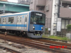 (0030)2025-1014-0811(西武鉄道)撮影場所-西武新宿線中井駅