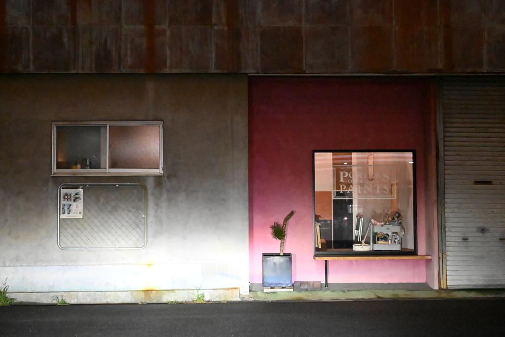 コンビニの前の壁