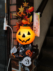 曇りの日の店先