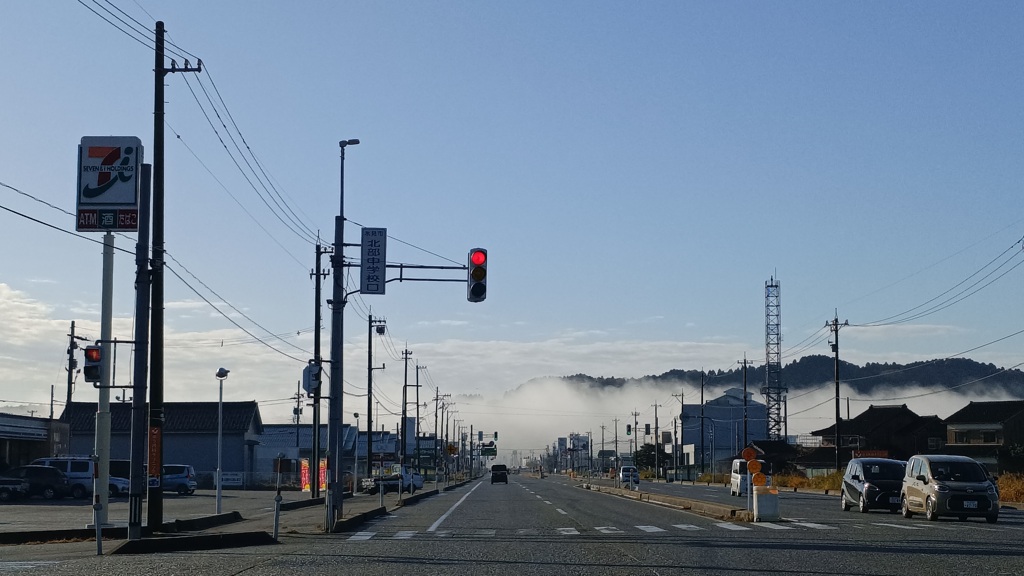 朝霧が流れてゆく