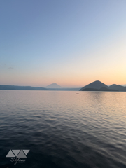 夜明けの洞爺湖