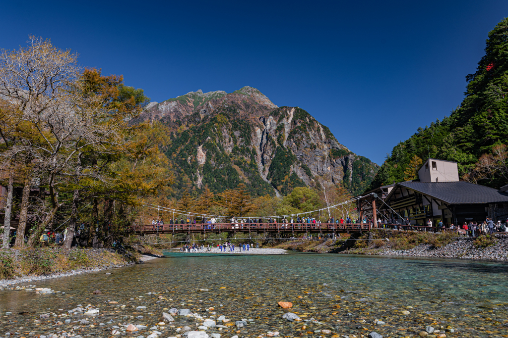 雲一つない、青空上高地河童橋