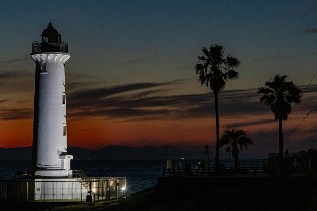 夕焼け空と灯台