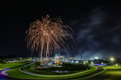 サーキットに上がる花火