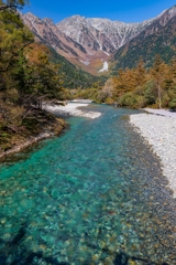 雲一つない青空上高地