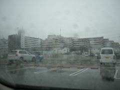 雨の日は角上魚類で車中飯だね