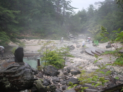 朝の温泉街