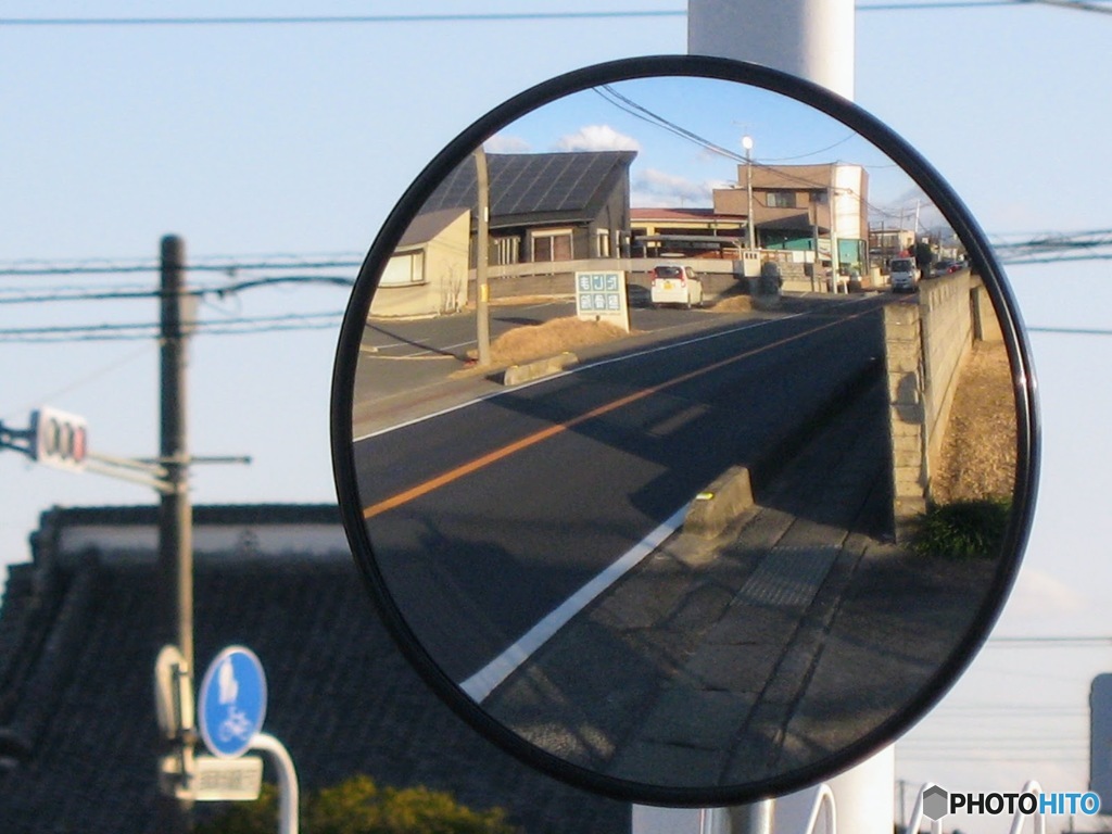 門柱のカーブミラー　１