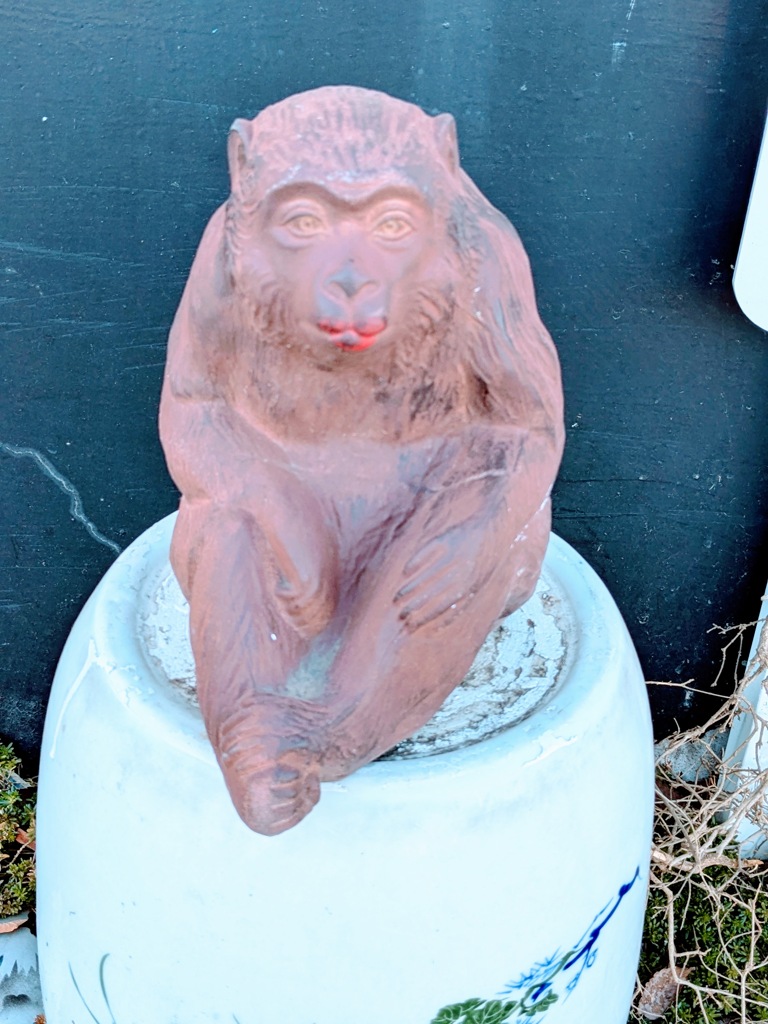 お猿さんの置物