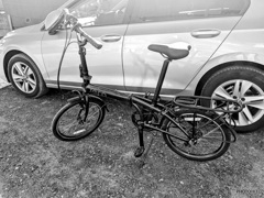 新しいフォールディングバイクです