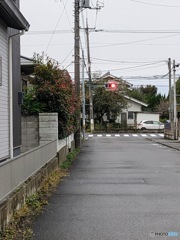 とある大企業の駐車場の近く とある大企業の駐車場の近く