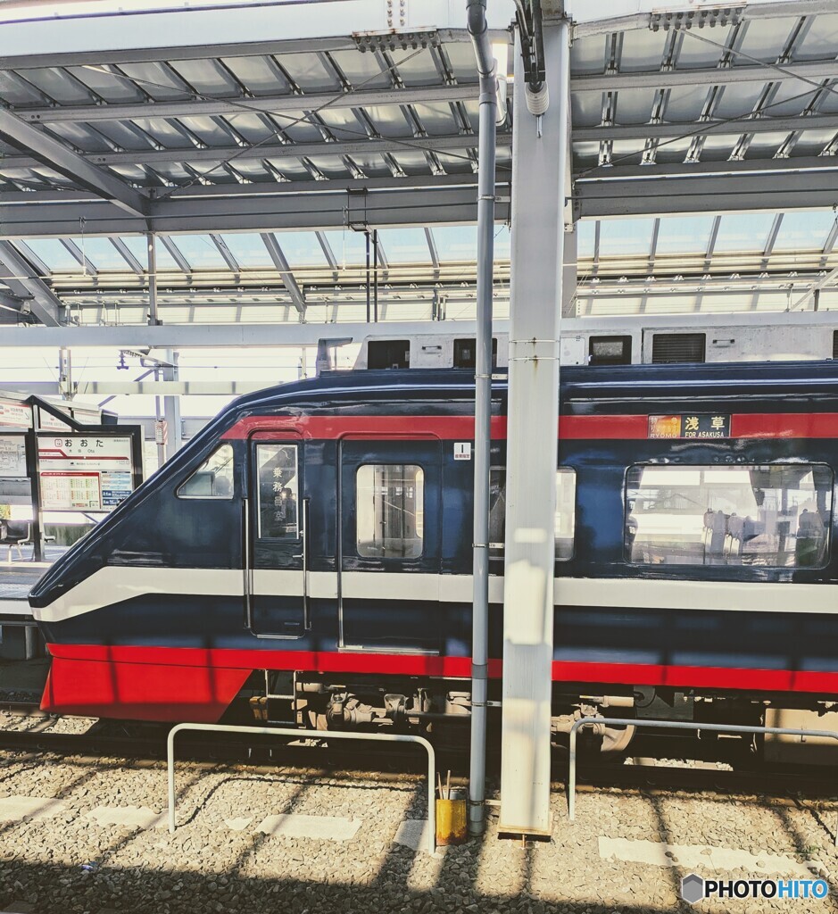 MLBカラーの特急りょうもう号